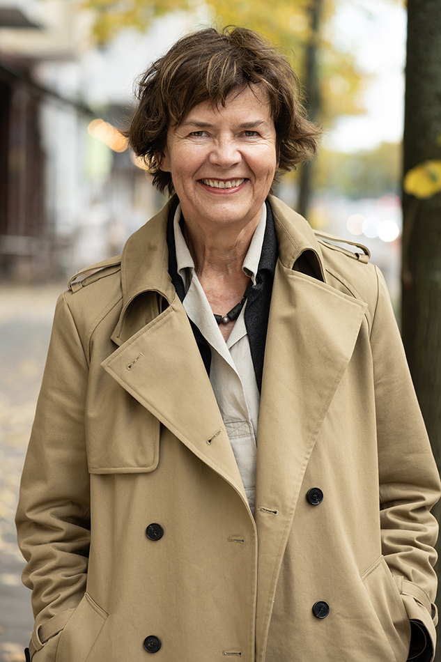 Corporate Portrait Anne Lampen Team Berlin – professionelle Büroatmosphäre, Unternehmensportrait von IV Fotografie Berlin